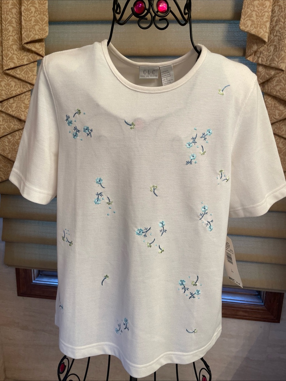 Cricket Lane Women’s White Floral Embroidered Short Sleeve Stretch Top Sz Small